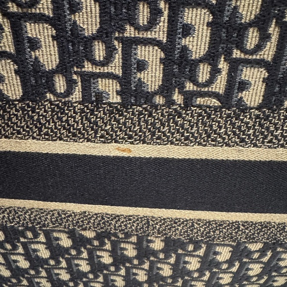 Authentic Large Dior Book Tote Ecru and Blue Dior Oblique Embroidery EUC w/Box - Picture 15 of 16